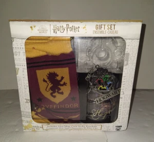 Harry Potter Gift Set 12 OZ Mug, Socks, Keychain Culture Fly - Picture 1 of 4