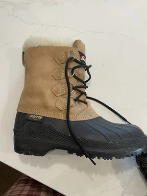 Baffin Canada women’s Sz 8 Winter Boots - Image 1 of 4
