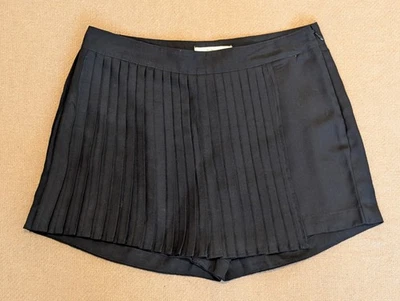 Minifalda corta plisada negra Abercrombie and Fitch Foto 1 de 4