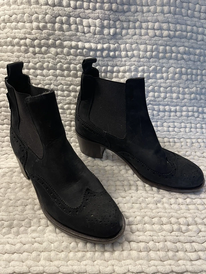 Russell And Bromley Botín Negro Gamuza Tacón Talla 37.5 o 6.5US Usado Foto 1 de 3