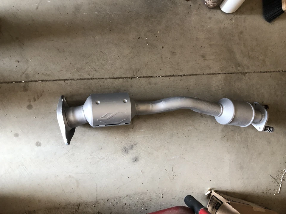 Nissan Cube 2011 convertidor catalítico, usado Foto 1 de 4