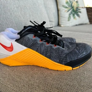 Nike Metcon 5 Black Team Orange White Training Shoes 6.5 - Picture 1 of 5