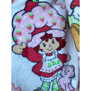 Strawberry Shortcake Plüsch Überwurf Decke 50x70 | Retro Cartoon Design - Bild 1 von 4