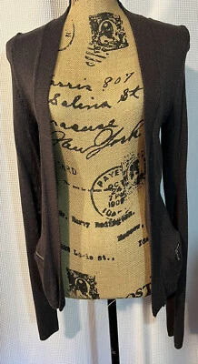 Cárdigan gris tejido hueco frente abierto bolsillo con cremallera pequeño M30 Foto 1 de 4