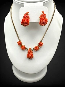 Antik Vintage Set geschnitzte Zelluloid Rose Halskette Schraube Ohrring Koralle Farbe - Bild 1 von 7