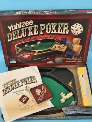 ⭐️ YAHTZEE DELUXE POKER 2005 Parker CASINO Chips GAME - COMPLETE ⭐️ - Image 1 of 3