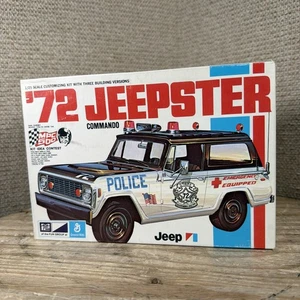 Modellino MPC 1972 Jeepster Commando Jeep scala 1/25 #1-7320-225 - Foto 1 di 19