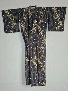 Japanese Kimono ~Traditional Floral Pattern~ US Seller/Fast Shipping! - Picture 1 of 5