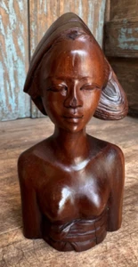 Handgeschnitzte Frauenbüste aus Holz - Bild 1 von 5