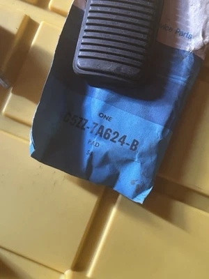 NUEVO 1965-1968 FORD MUSTANG EMBRAGUE PEDAL PAD C5ZZ-7A624-B Foto 1 de 2