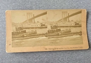 Tarjeta fotográfica rara antigua East River Bridge Early Tugboats NYC vista estéreo - Imagen 1 de 2