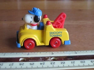 SNOOPY / PEANUTS HASBRO ABSCHLEPPWAGEN GEBRAUCHT KEINE BESCHÄDIGUNGEN VINTAGE - Bild 1 von 5