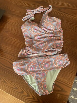 Camiseta Tankini BODEN Levanzo Cuello en V 8 y Parte Inferior de Bikini Clásica 10 Foto 1 de 4