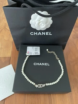Gargantilla Chanel 23A metal, perlas de vidrio y strass oro, beige y cristal Foto 1 de 4