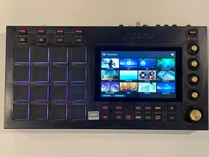 AKAI MPC LIVE CON 34GB DE MUESTRAS 3.5 Actualización BUEN ESTADO - Imagen 1 de 12