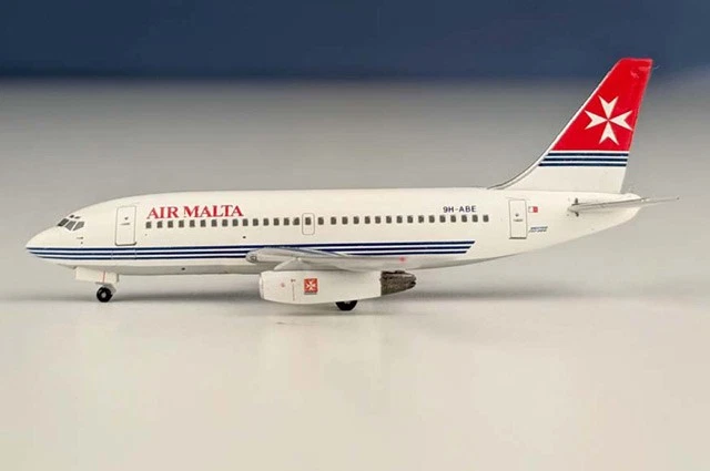 AC411180 AeroClassics 737-200 1/400 Model 9H-ABE Air Malta - Image 1 of 1