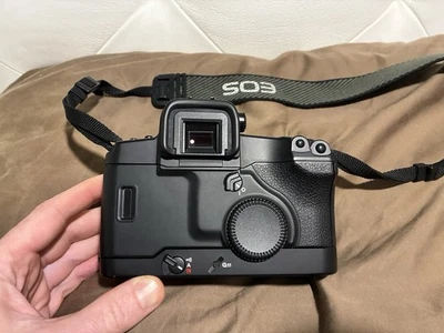 STUNNING CONDITION Canon EOS 3 EOS-3 35mm SLR Film Camera Body. - Image 1 of 4