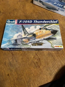 Revell Modellbausatz F-105D Thunderchief Jet Aircraft 1:48 Sealed Box - Bild 1 von 2