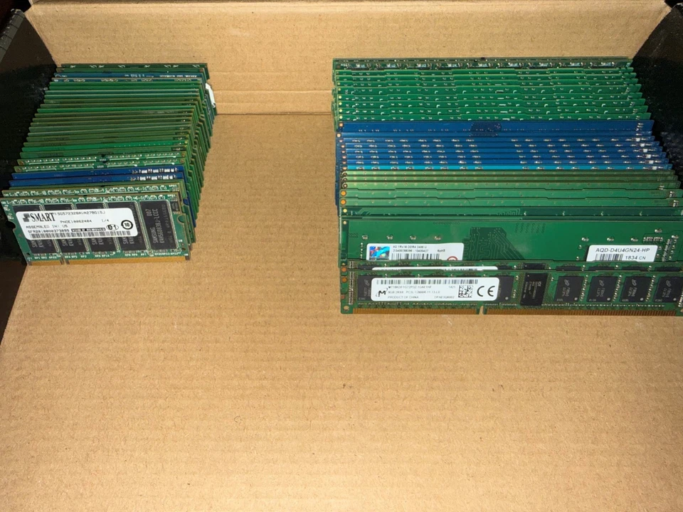 Lote de 53 módulos de memoria: 8GB, 4GB, 2GB, 1GB... Foto 1 de 1