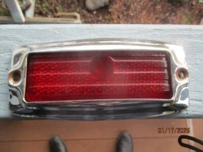 1947 1948 Kaiser luz trasera derecha lente y bisel Phoenix vidrio estimsonita usado Foto 1 de 4