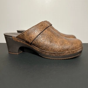 Womens CROCS Sarah Brown Tooled Leather Slip On Clogs / Size 11 - Picture 1 of 8