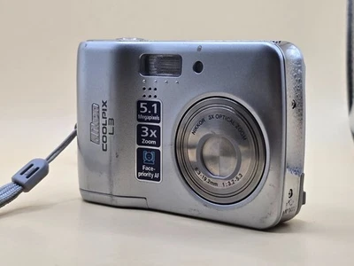 Nikon COOLPIX L3 5.1MP Digital Camera - Silver - Fully Functional - Camera Only - Image 1 of 4