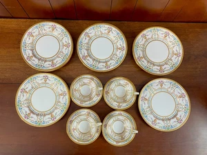 12 platos antiguos Minton England con incrustaciones doradas (9"") y 4 tazas con platillo - Imagen 1 de 16