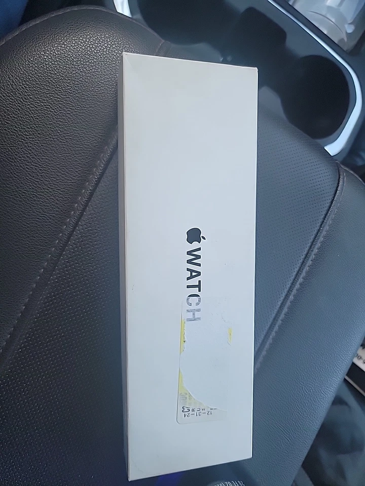 Apple Watch SE, 2nd Gen, GPS, 40mm, Midnight Aluminum Case with Sport Band S/M - Image 1 of 1