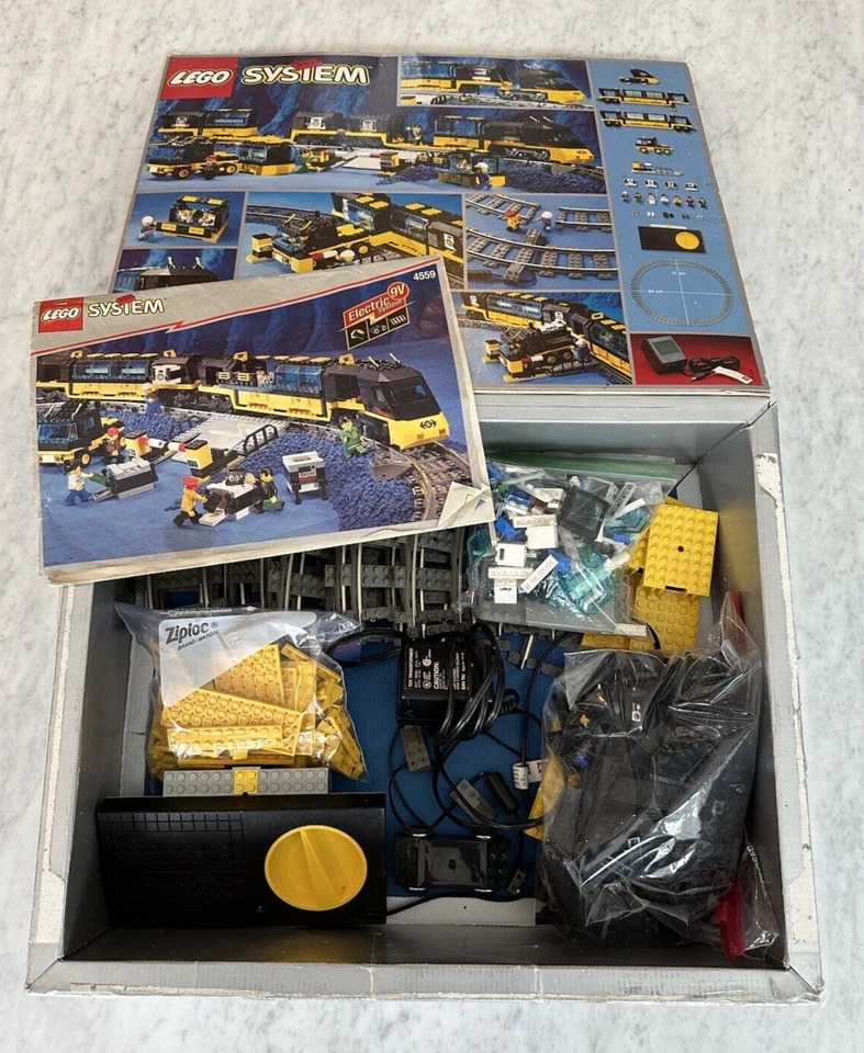 LEGO 4559 Train Cargo Railway 9V - TESTED WORKING Nearly complete w/ box manual - Image 1 of 4