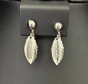 Pendientes de clip de hoja plateada de colección (J160) - Imagen 1 de 2