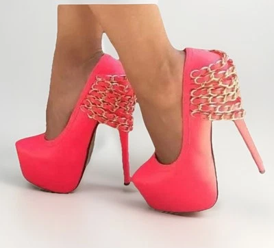 Pink stilettos w/gold chain slip on close-toed - Image 1 of 4