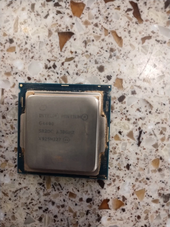 Intel Pentium G4400 3300MHz 2 Core (SR2DC) Processor - Image 1 of 1