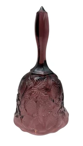 Vintage Fenton - Amethyst Glocke - mit Erdbeerfelder Muster - 6 1/4" - Bild 1 von 7
