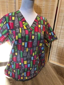 Tafford  Christmas Scrubs Top Cartoon Small S Gifts Presents  (H634) - Picture 1 of 7