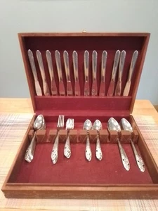 E.C. LTD Maytime Edelstahl Besteck 75-teiliges Set in Massivholztruhe USA - Bild 1 von 14