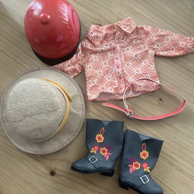 American Girl Saige's PARADE OUTFIT Camisa Botas Sombrero Casco para MUÑECA SAIGE Foto 1 de 4