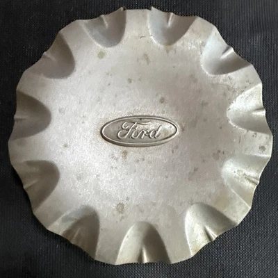 1999 2000 2001 2002 2003 FORD WINDSTAR SILVER CENTER CAP XF221A096AB E4 - Image 1 of 2
