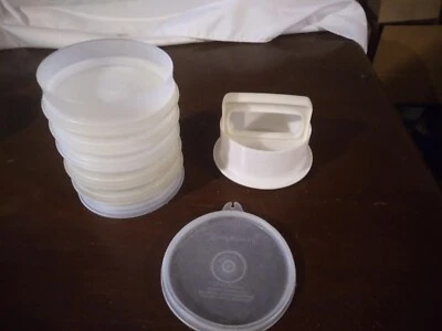 LOT OF 9 PIECES TUPPERWARE 4" HAMBURGER PRESS & 6 KEEPERS W/1 LID - Image 1 of 3