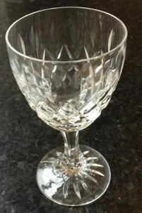 VINTAGE GUISBOROUGH PATTERN ROYAL BRIERLEY CRYSTAL WINE GLASS - Picture 1 of 3