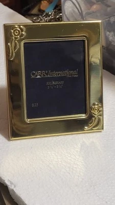 Carr International латунная стоящая стеклянная прямоугольная фоторамка 2,5 дюйма x 3,5 дюйма 2D - Изображение 1 из 4