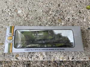 AHM HO SCALE U.S. ARMY FLAT CAR WITH TRUCK W/BOX - Picture 1 of 8