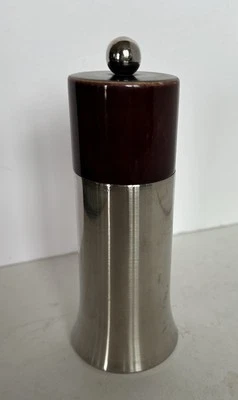 Molinillo de pimienta de acero al carbono Thompson moderno raro de colección con tapa de madera Foto 1 de 4