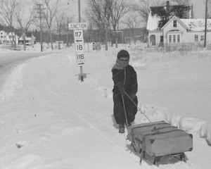 Koffer im Schnee 1939 professionelles Fotolabor Reprint 1 - Bild 1 von 1