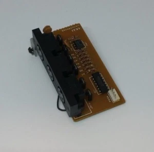 AKAI S950 MIDI INPUT OUTPUT THRU BOARD L6002B505B - Foto 1 di 1