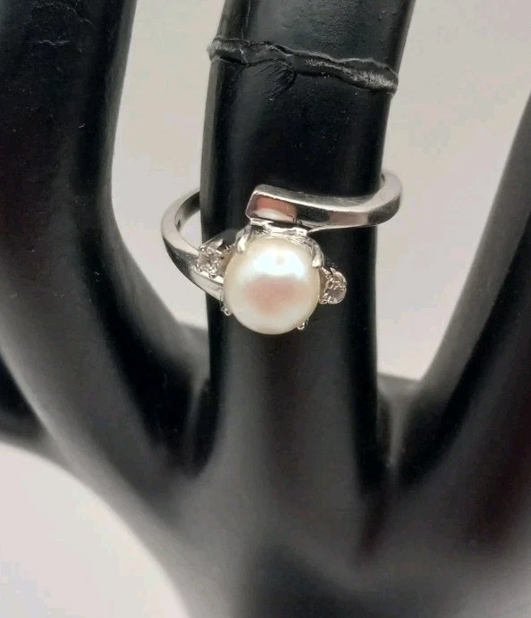 10k White Gold Ring W/ Pearl And 2 Cubic Zirconias Size 6.5 Vintage  - Image 1 of 4