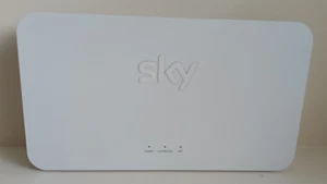 Sky Q Wireless Booster WiFi extender Model SE210 - No Power Supply - Picture 1 of 2