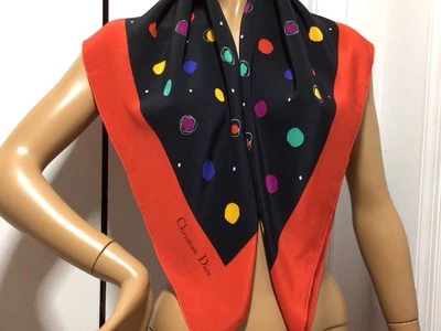 CHRISTIAN DIOR 艺术装饰丝绸围巾 ( 33 英寸 x 34 英寸 ) — 第 1/4 张图片