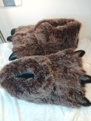 Bigfoot Style Silly Men's Novelty Houseshoes, Brown Fur W/Large Black Claws Sz M - Image 1 of 4