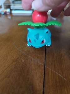 ACTION FIGURE GIOCATTOLO NINTENDO 2020 3,5" UFFICIALE POKEMON WCT IVYSAUR BATTLE SCALE - Foto 1 di 13