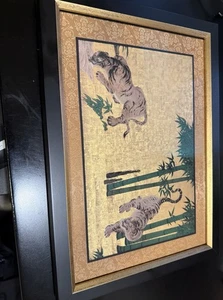 Japanische Kakejiku-Kunst: zwei Tiger inmitten von Bambus auf Blattgold-Hintergrund. - Bild 1 von 1